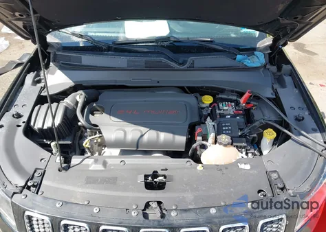 2020 Jeep Compass Latitude 4X4 z USA, uszkodzony, nr VIN 3C4NJDBB5LT155188